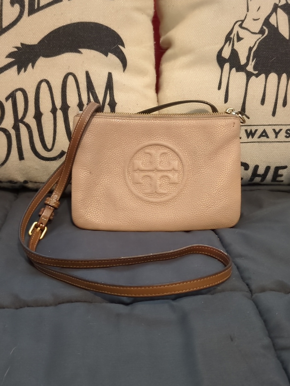 Authentic Tory Burch Pebbled Leather Crossbody - So Cute!